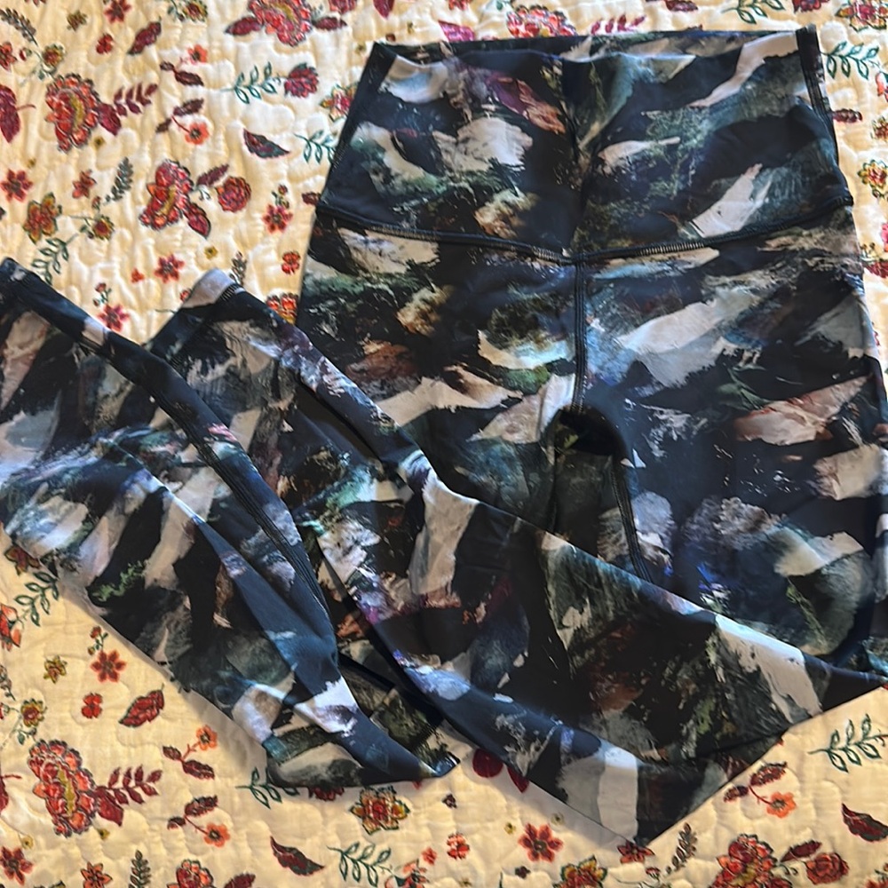 Lululemon size 4 leggings, limited print